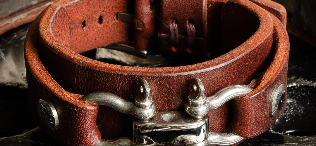 кожаный браслет с такелажной скобой Handmade by Katunoff