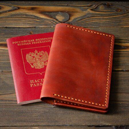Кожаная обложка для паспорта ручной работы коньяк 2